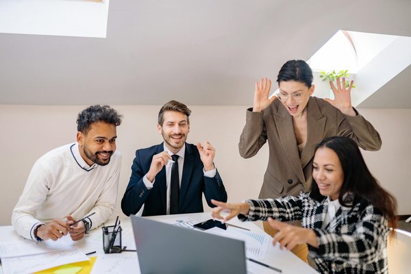 Transition de Formateurs Externes à la Formation Informatique Interne : Bénéfices et Obstacles Décryptés